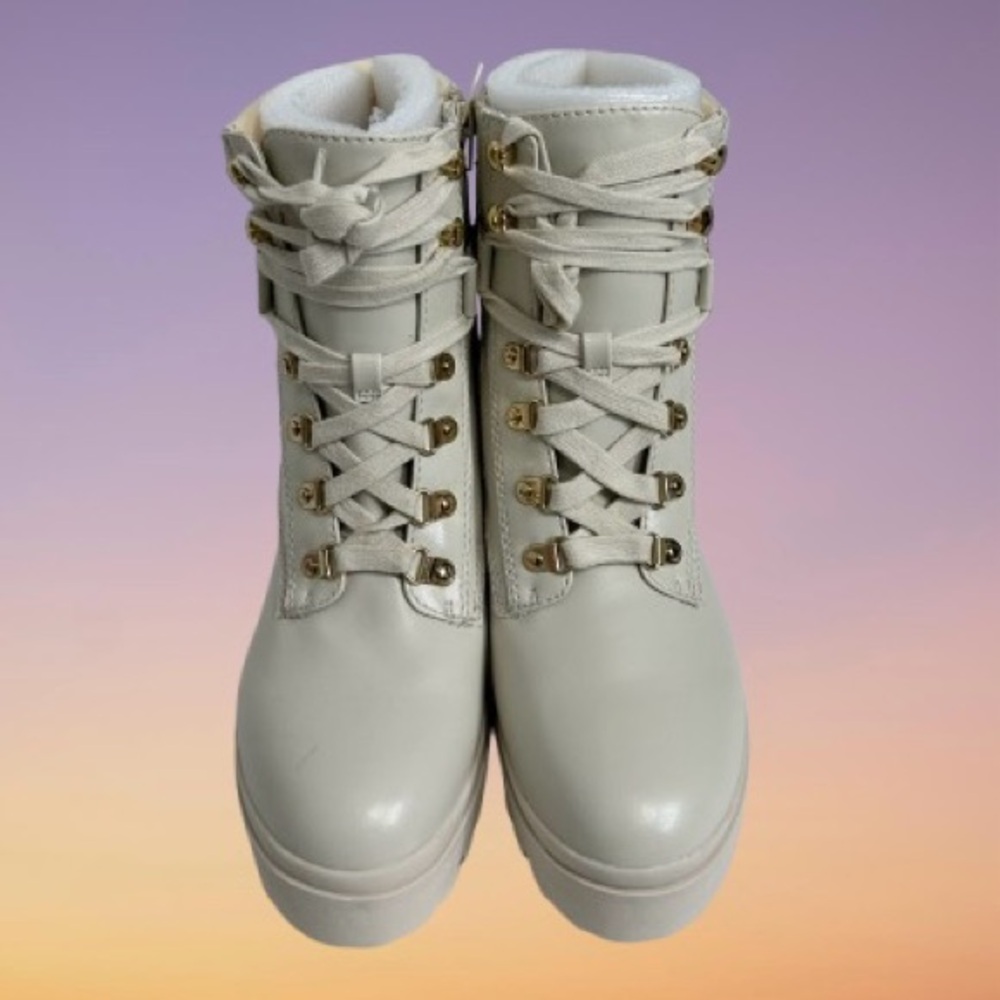 Wild Pair Women’s Bridgitt Lace-Up Side-Zip Lug-Sole Booties 10M Bone Smooth